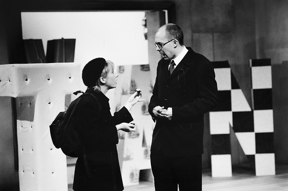 Production still for "Violet Inc". L-R: Mandy McElhinney as Leah, James Wardlaw as Ivan. Photographer: Jeff Busby