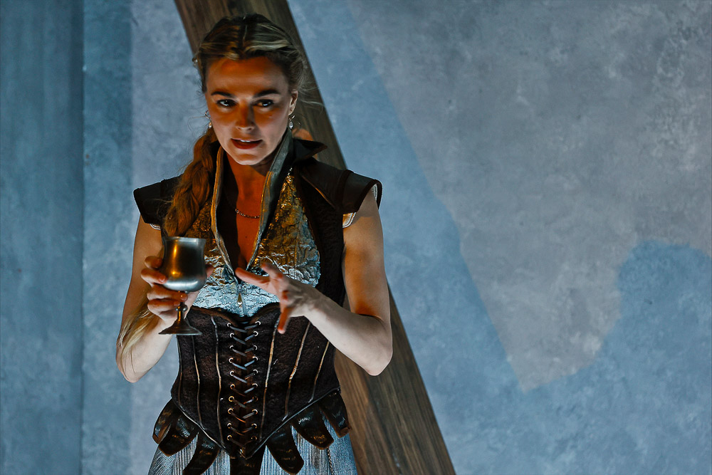 Photographer: Jeff Busby. In photo: Bojana Novakovic. 