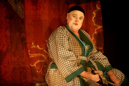Production still for the 2006 production of "Babes in the Wood". Max Gillies as Aunty Avaricia. Photographer: Jeff Busby