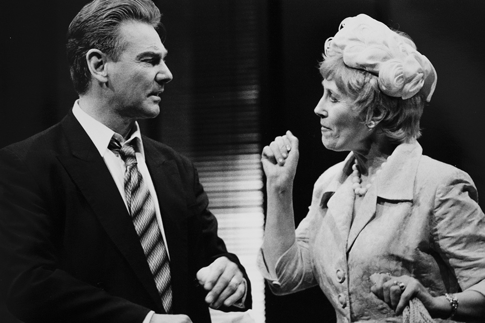 Production still for "The Piccadilly Bushman". L-R: John Walton as Alec Ritchie, Julia Blake as Elaine Leggat. Photographer: Jeff Busby