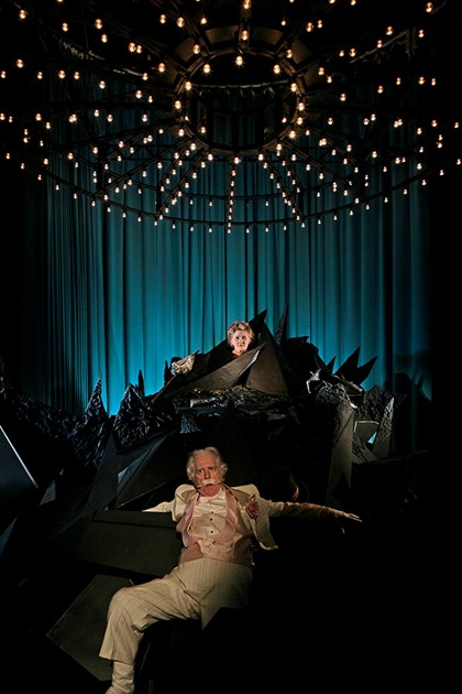 Production still for "Happy Days". Peter Carroll as Willie, Julie Forsyth as Winnie. Photographer: Jeff Busby