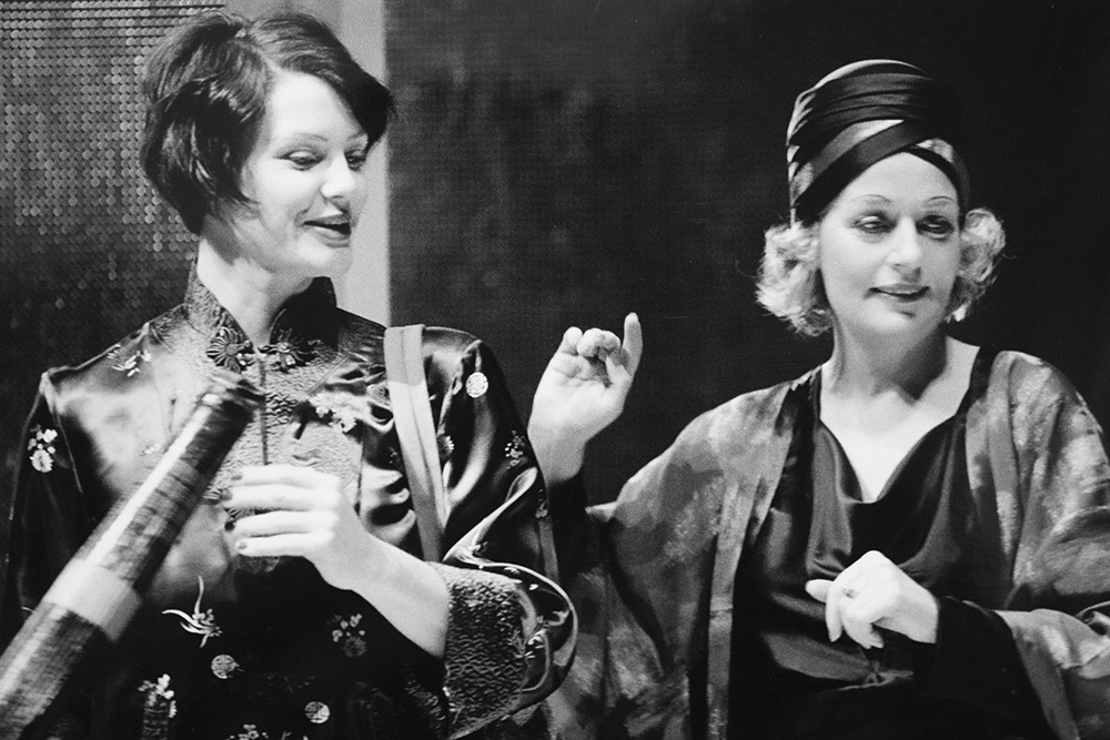 Production still for "Jungfrau". L-R: Ulli Birvé as Marc Roberts, Catherine Wilkin as Mabel Chatham. Photographer: Jeff Busby